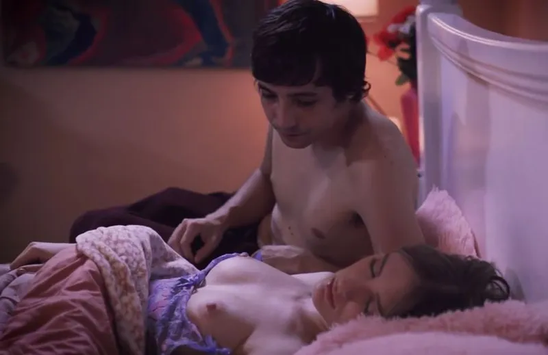 Nữa đêm anh trai lén vào su đầu dé nhỏ em kế thì bị phát hiện